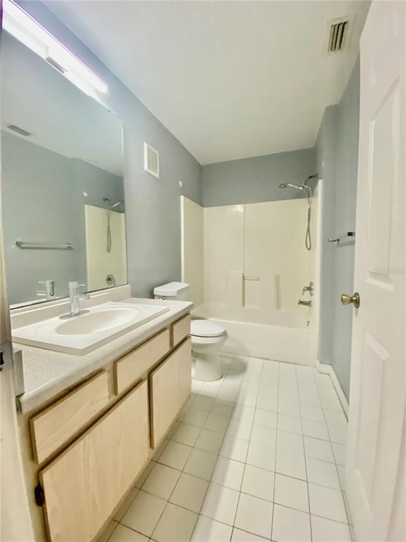 Building Photo - 5479 Vineland Rd