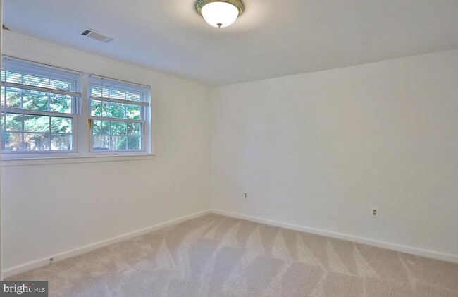 Building Photo - 2402 Windbreak Dr