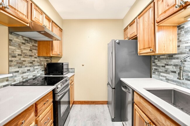 Building Photo - Remodeled 1 bed, 1 bath Gunbarrel Condo! Available NOW!
