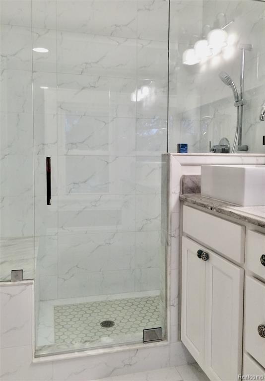 Building Photo - 115 E Lincoln St