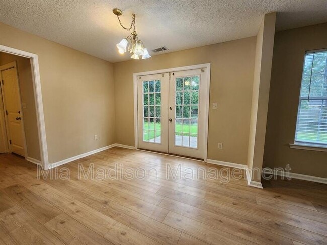Building Photo - 21 Cobblestone Ct