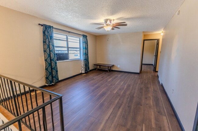 Building Photo - 7210 Millbrook Ct