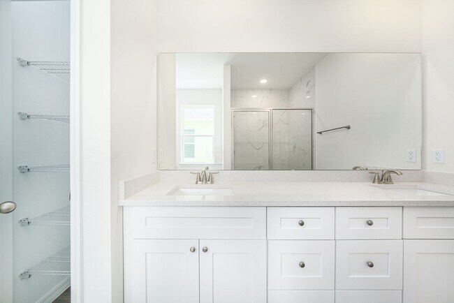 Building Photo - 4/3.5 with a loft in Longwood!