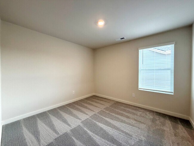 Building Photo - 1333 Gentry Dr