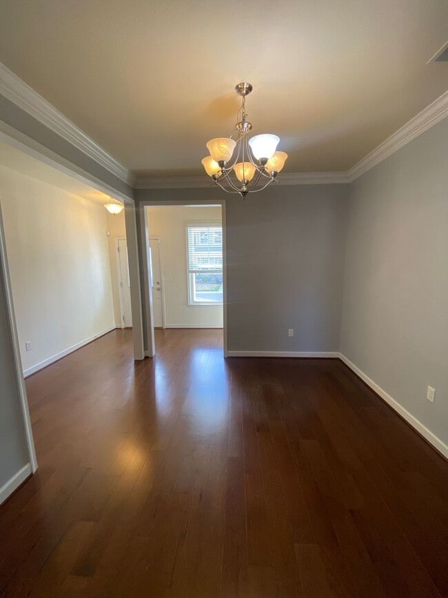Building Photo - Spacious & Updated 3BR/3BA Home Near Shopping & Interstate Access!