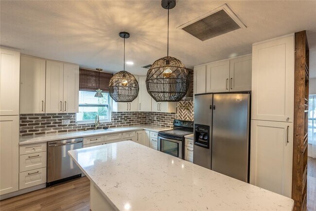 Building Photo - 518 Crestover Dr