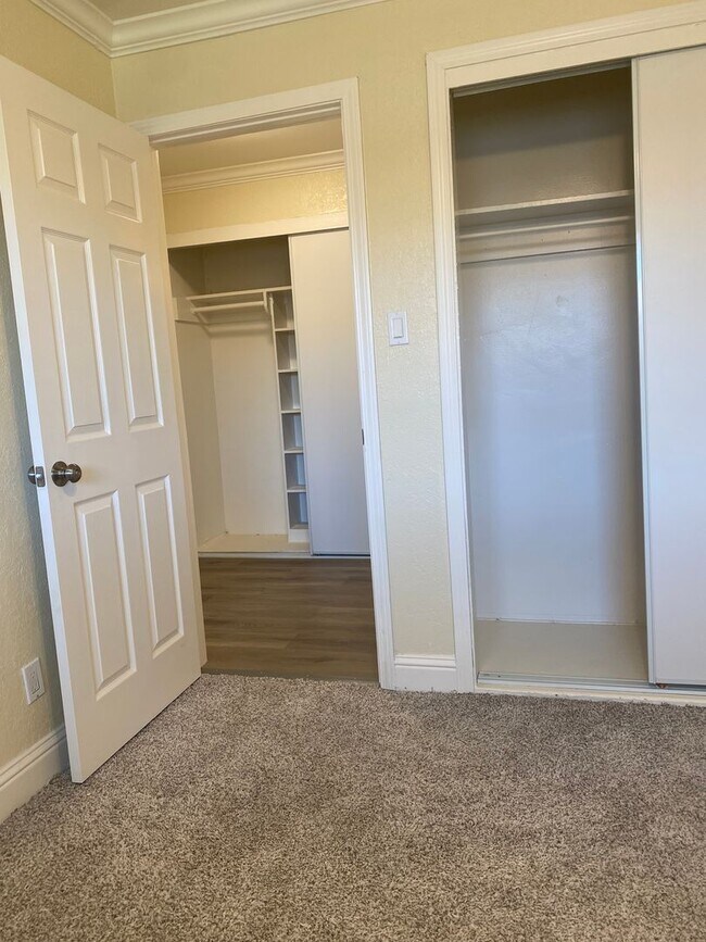 Building Photo - Welcome to SkyView Villa & Somerset Apartments!