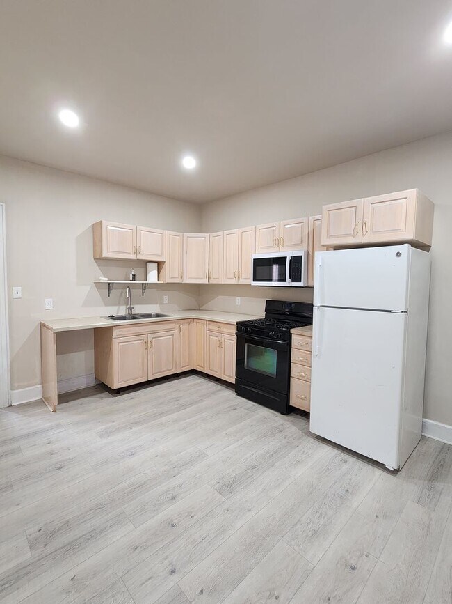 Building Photo - 330 W Philadelphia St