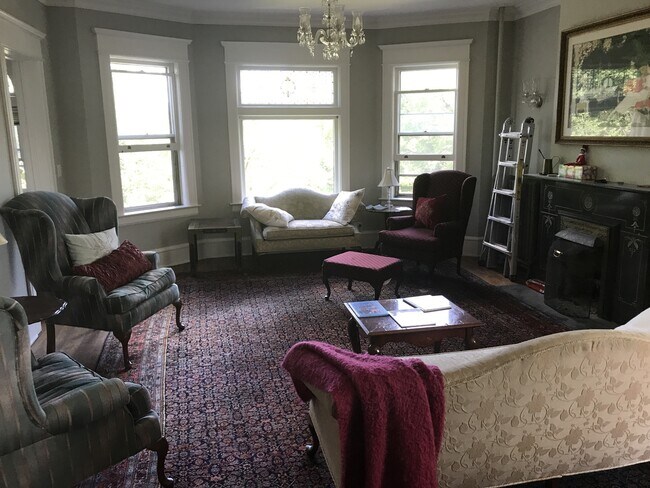 Building Photo - Beautiful 3 Bed / 2.5 Bath Summit Ave Cond...