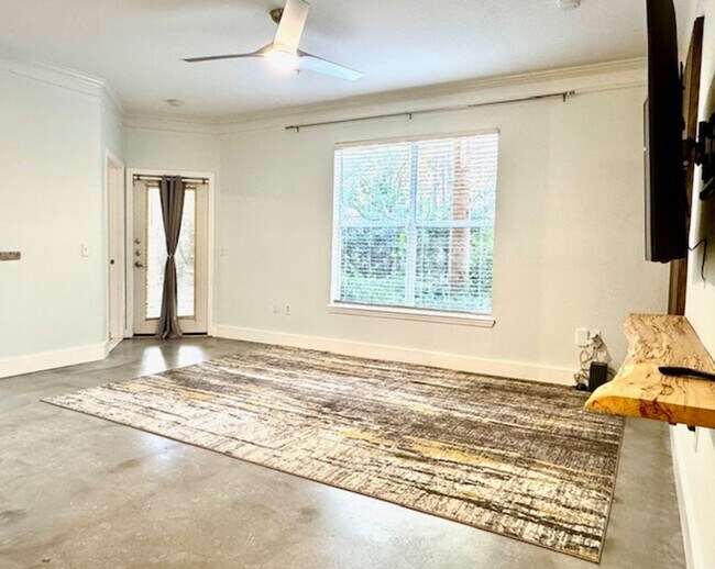 Building Photo - 8842 Villa View Cir