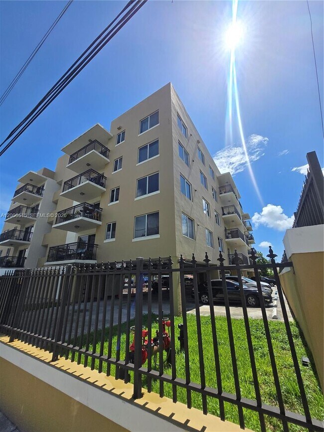 Building Photo - 2647 NW 25th Ave