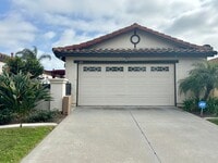 Building Photo - Light and Bright 3 Bedroom 2 Bath Oceanside Home!