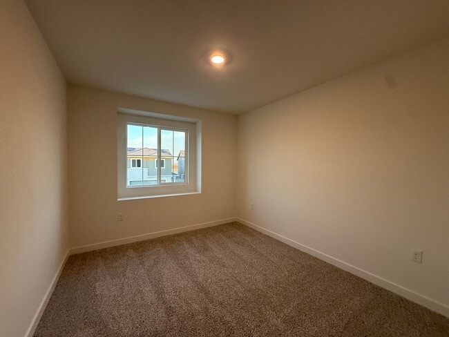 Building Photo - 4 Bed 2.5 Ba 2 Story 2 Car