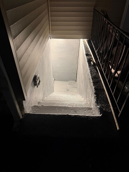 Building Photo - 216 Carnation Ct