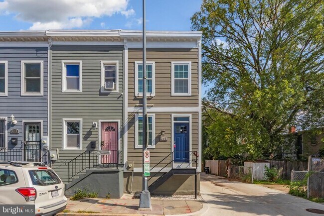 Building Photo - 635 20th St NE