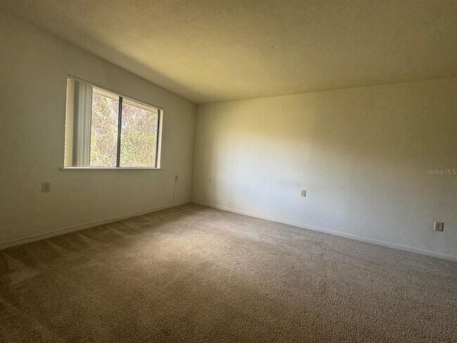 Building Photo - 111 SE 16th Ave