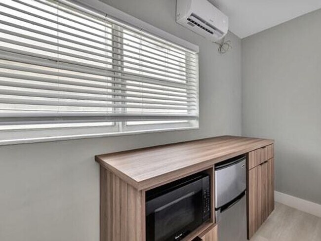 Building Photo - 320 Walnut St