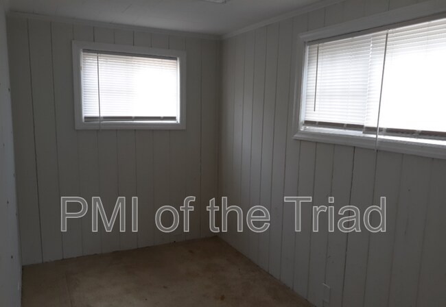 Building Photo - 2716 Ivy Ave