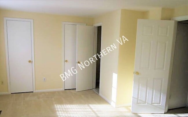 Building Photo - 6625 Rockleigh Way