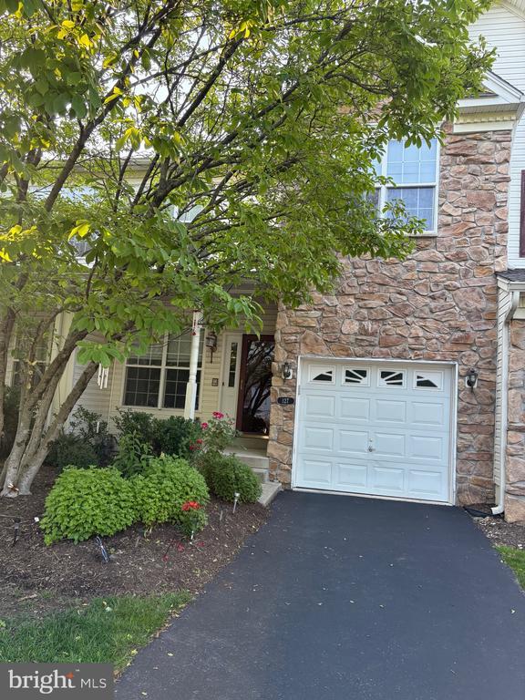 Building Photo - 127 Birchwood Dr