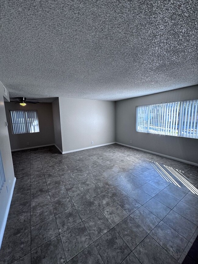 Building Photo - 328 Marguerite Ave