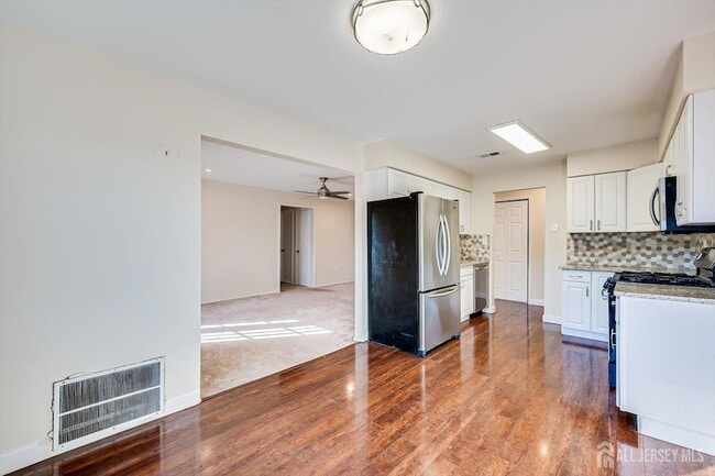 Primary Photo - 1512 Green Hollow Dr