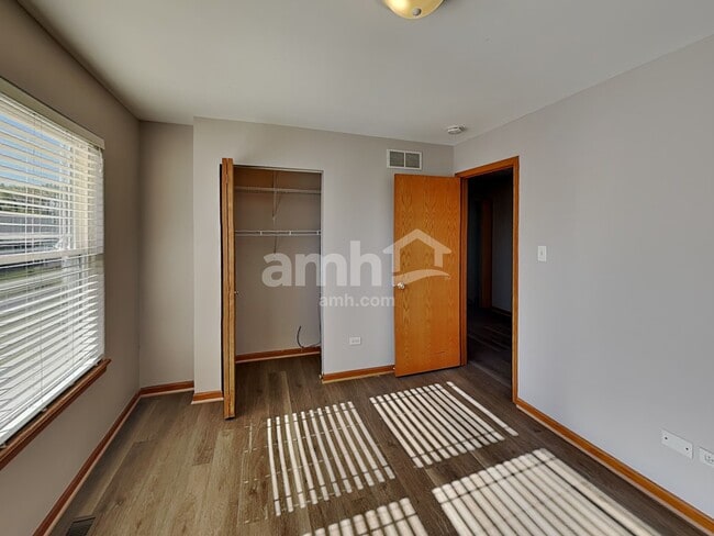 Building Photo - 2438 Foxtail Ct