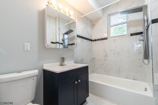 Building Photo - 43 Tillinghast St