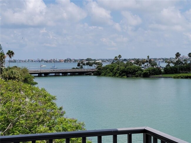 Building Photo - 7600 Sun Island Dr S