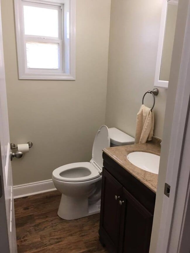 Building Photo - Fully Renovated Cottage with Lake Views in Gainesville