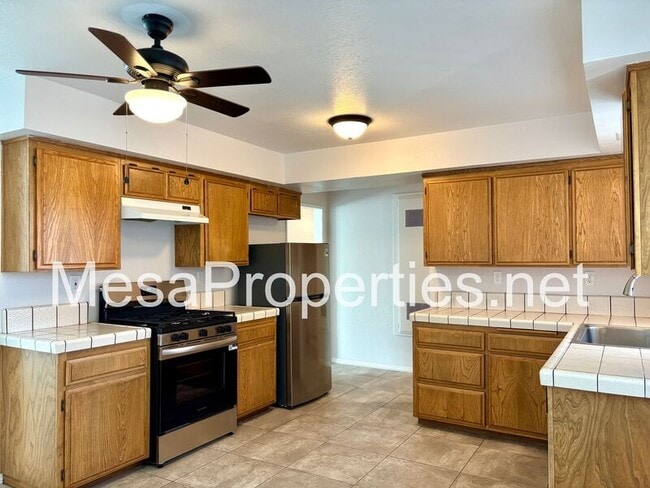 Building Photo - 18390 Mead Ln