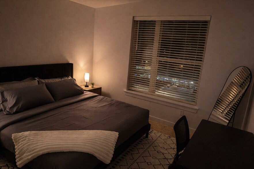 Building Photo - 1118 Spruce St