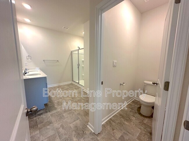 Building Photo - 211 Dogwood Crk Dr