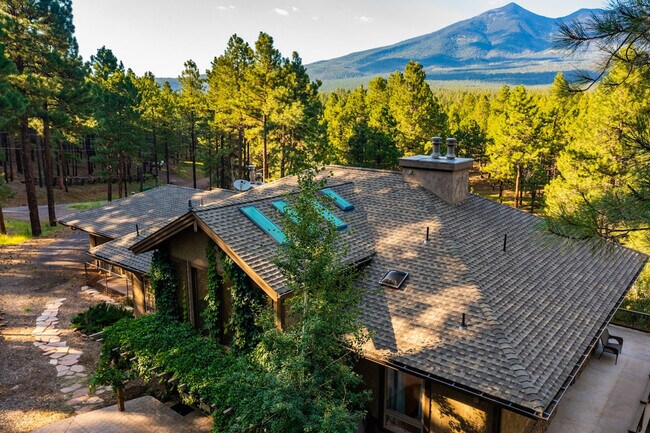 Building Photo - 4955 Hidden Hollow Rd