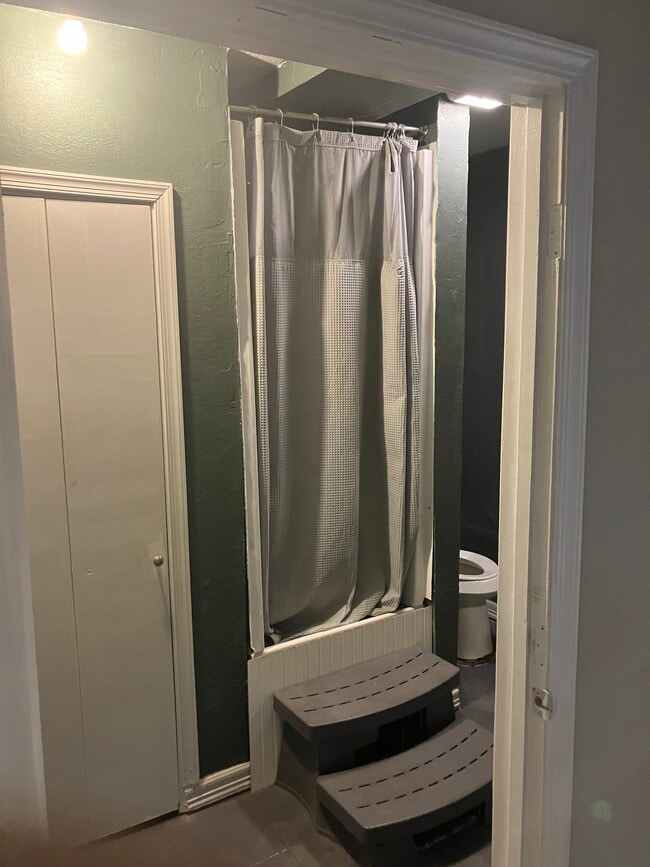 Building Photo - 6207 Valley King