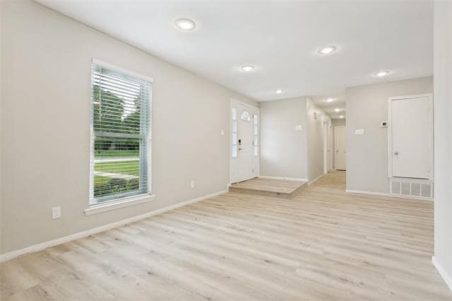 Building Photo - 2117 Oak Brook Dr