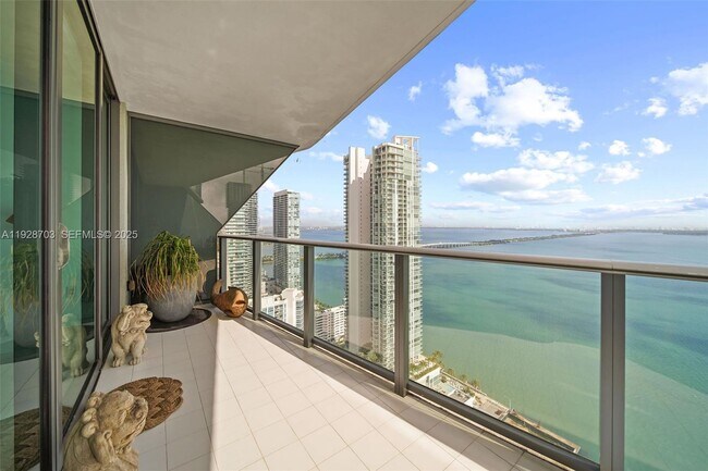 Building Photo - 460 NE 28th St