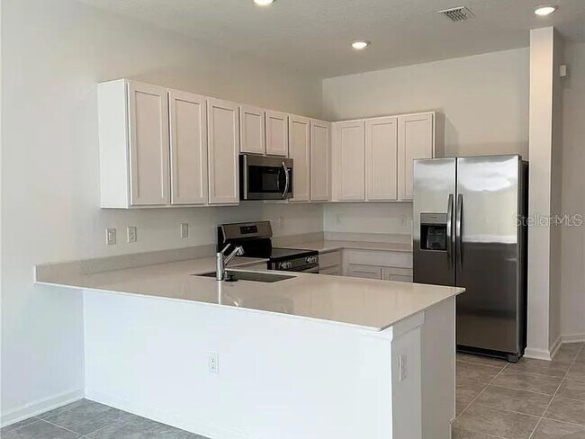 Building Photo - 2452 Skyline Lp