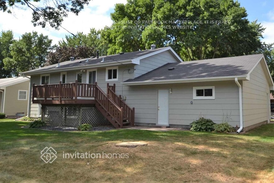 Building Photo - 1115 Madison St S