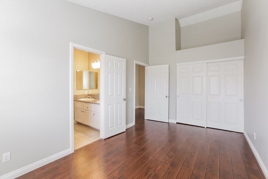 Building Photo - 7217 Chesterton Dr