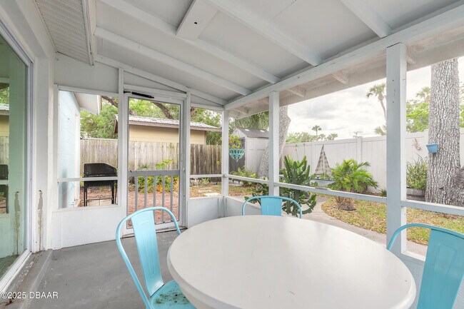 Building Photo - 5028 Palmetto St