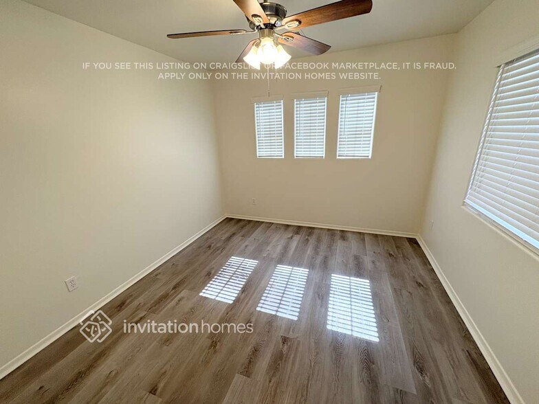Building Photo - 14516 W Cameron Dr