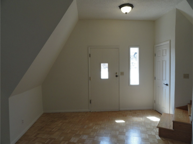 Building Photo - Spacious 2 story home located in West Golden Hills