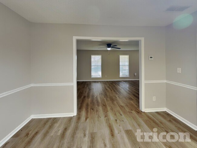 Building Photo - 10587 Village Trail