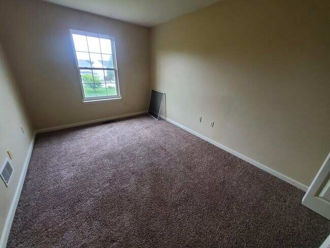 Building Photo - 667 Walnut Tree Dr