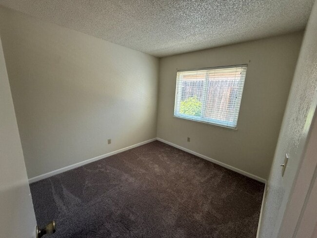 Building Photo - 2766 Applewood Dr