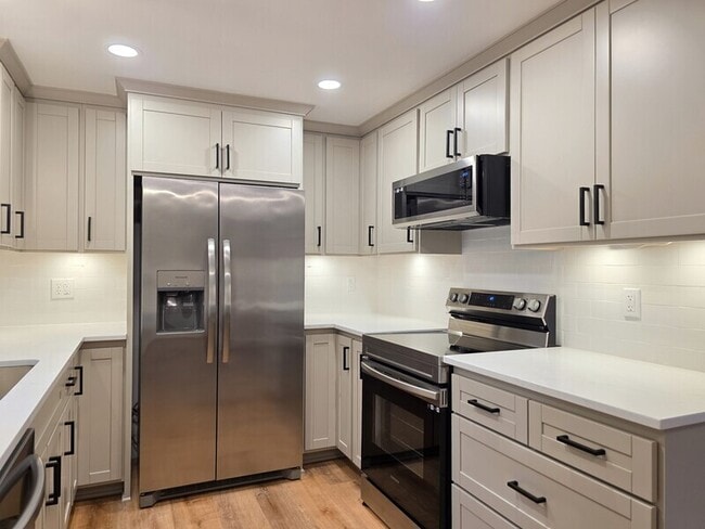 Building Photo - 8532 NE Russell St