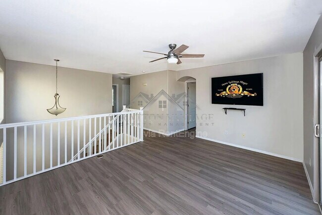 Building Photo - 618 E Payton Cir