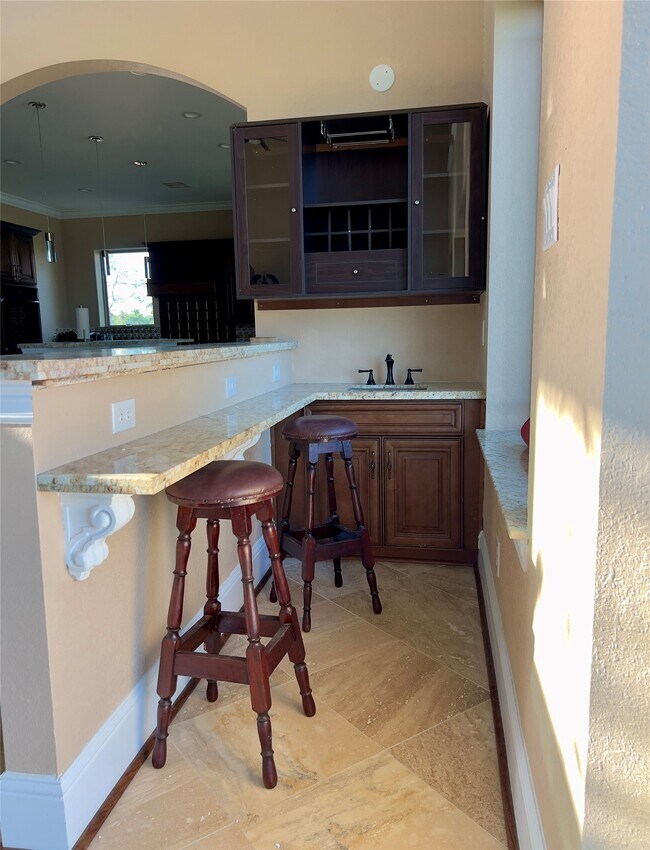 Building Photo - 2011 Crescent Dr