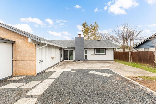 Building Photo - 2710 Thrushwood Dr